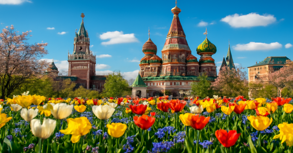 Explore the beauty of города России весной with stunning scenery and iconic architecture.