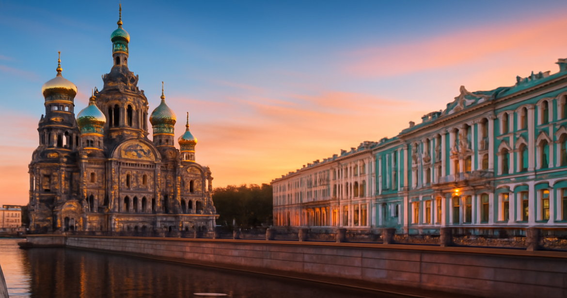 Explore the beauty of аттракции Санкт-Петербурга with this stunning image of iconic landmarks.