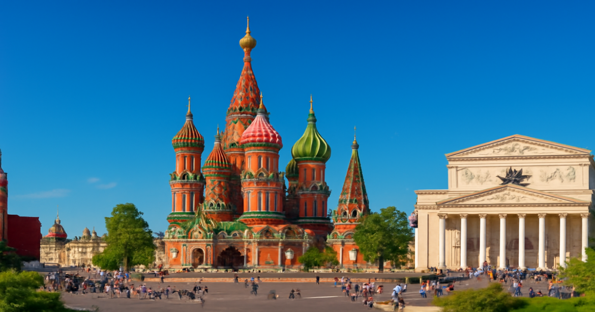 Explore the stunning достопримечательности Москвы, showcasing the Kremlin and St. Basil's Cathedral.